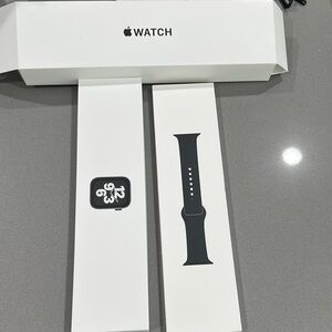 Apple Watch SE Space Gray 44MM w/S/M and M/L Apple band in black
